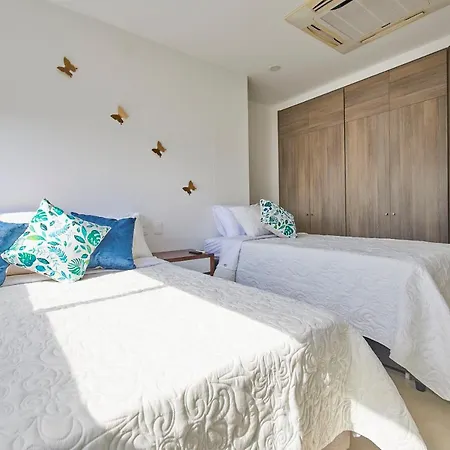 Beachfront Paradise With Outstanding Sunset Views Apartment