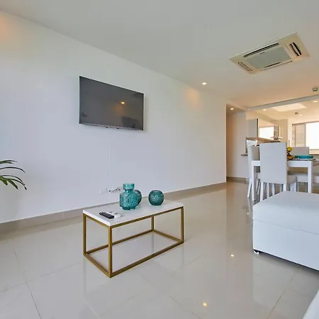 Beachfront Paradise With Outstanding Sunset Views *